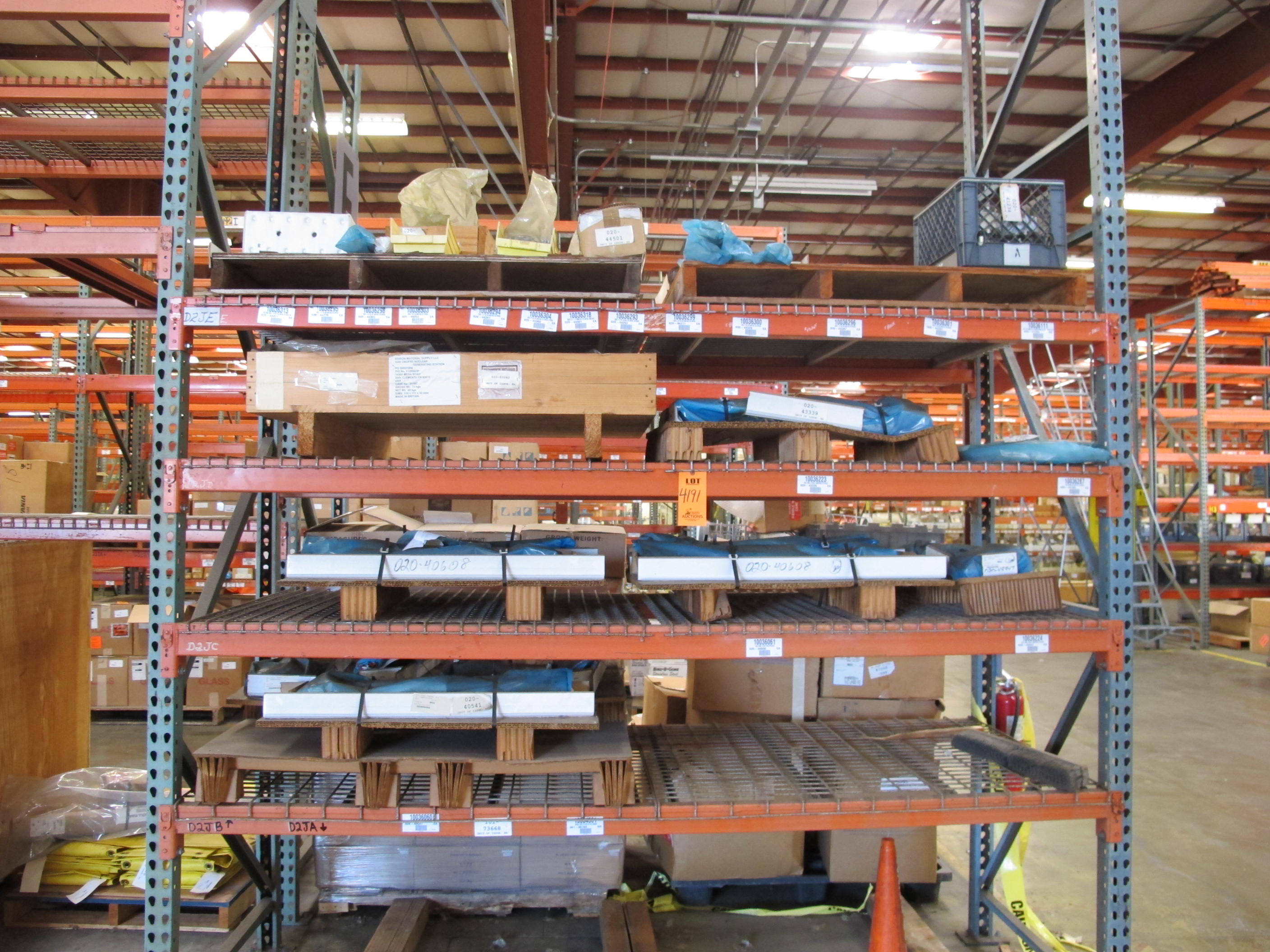 LOT TO INCLUDE BUT NOT LIMITED TO: (20) STUDS, DOUBLE ENDED TYPE, 1-1/2" SIZE, STEEL MATERIAL, INLET NOZZLE KIND, (4) SCREWS, 1-1/4" SIZE, HEX FLANGE HEAD, STEEL MATERIAL, (2) SCREW, 2" SIZE, HEX FLANGE HEAD, STEEL MATERIAL, (24) WASHERS, FLAT TYPE, 1-1/2" NOMINAL SIZE, STEEL MATERIAL, ROUND SHAPE, (14) SCREWS, 2" SIZE, HEX FLANGE HEAD, STEEL MATERIAL, (4) SCREW, 1-3/4" SIZE, HEX FLANGE HEAD, STEEL MATERIAL. LOADING & HANDLING FEE $15-4191